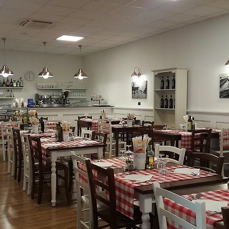 Albergo Pizzeria Sole Сан Джовани Лупатото Екстериор снимка