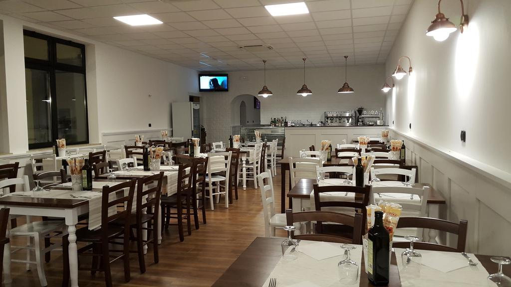Albergo Pizzeria Sole Сан Джовани Лупатото Екстериор снимка