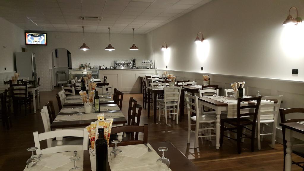 Albergo Pizzeria Sole Сан Джовани Лупатото Екстериор снимка
