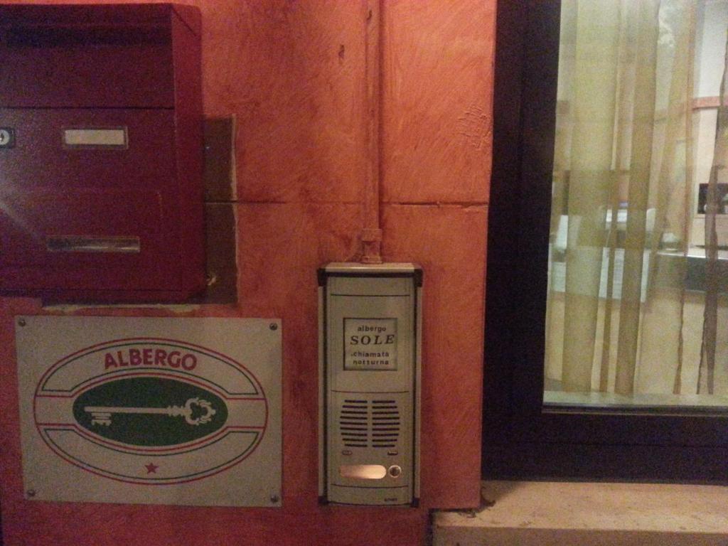 Albergo Pizzeria Sole Сан Джовани Лупатото Екстериор снимка