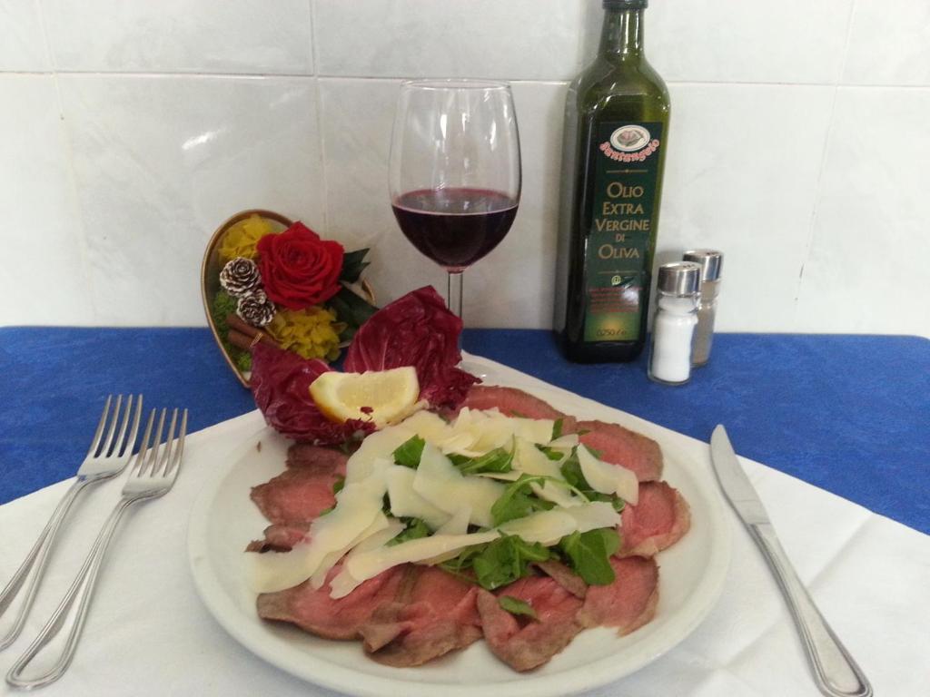 Albergo Pizzeria Sole Сан Джовани Лупатото Екстериор снимка