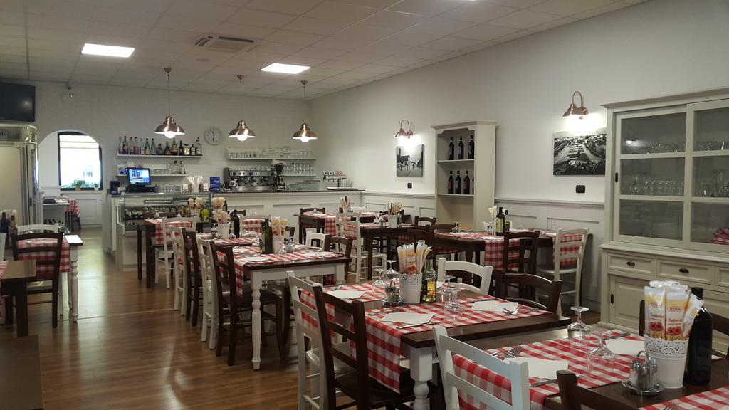 Albergo Pizzeria Sole Сан Джовани Лупатото Екстериор снимка